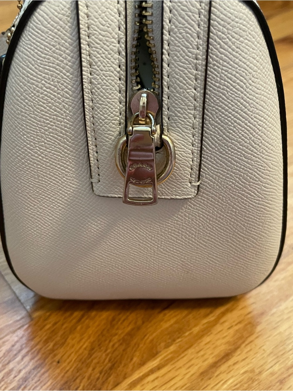 Ivory Coach purse PRICE IS FIRM - Picture 5 of 7